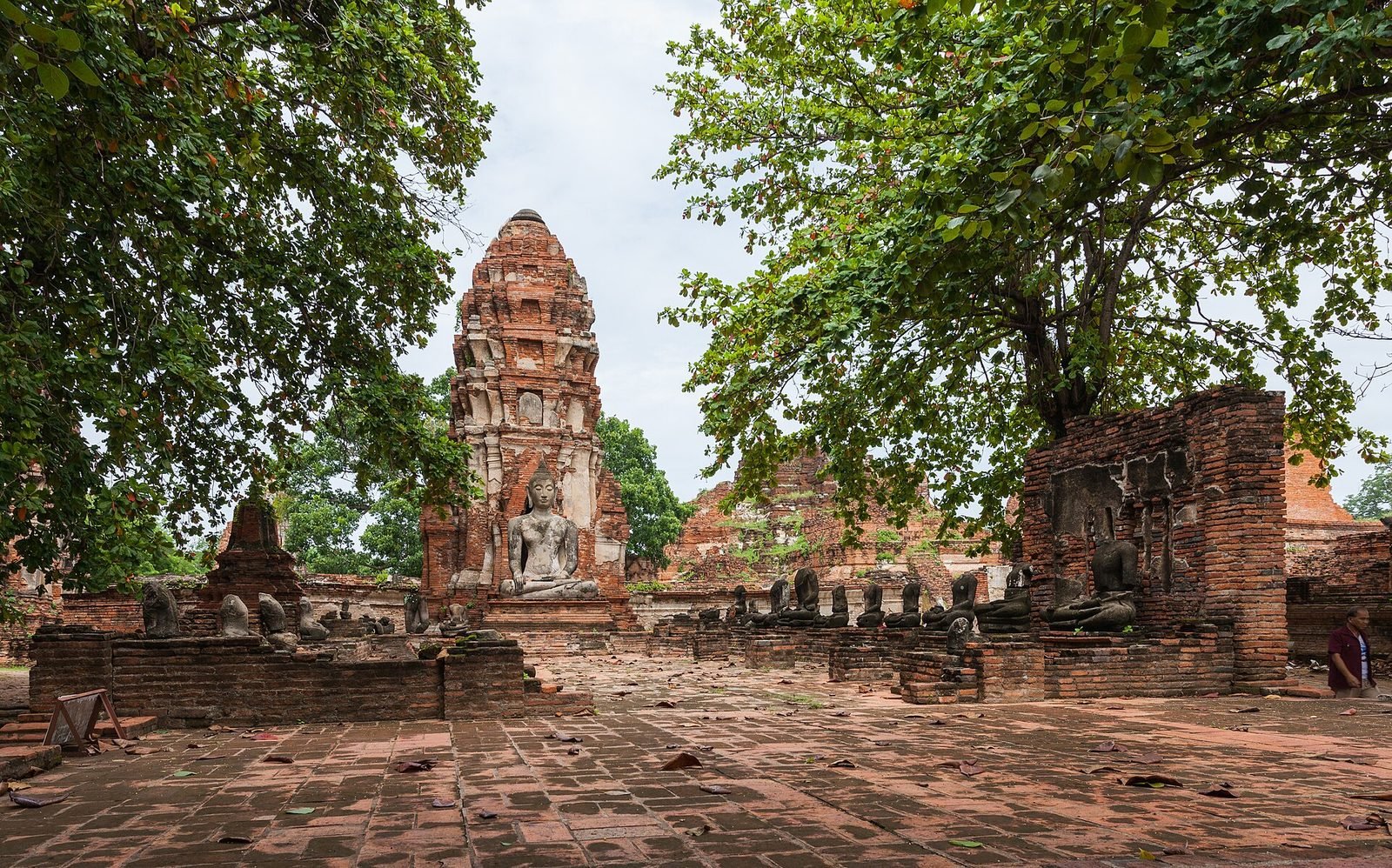 Ayutthaya: tempelruïne in het historische park van Ayutthaya