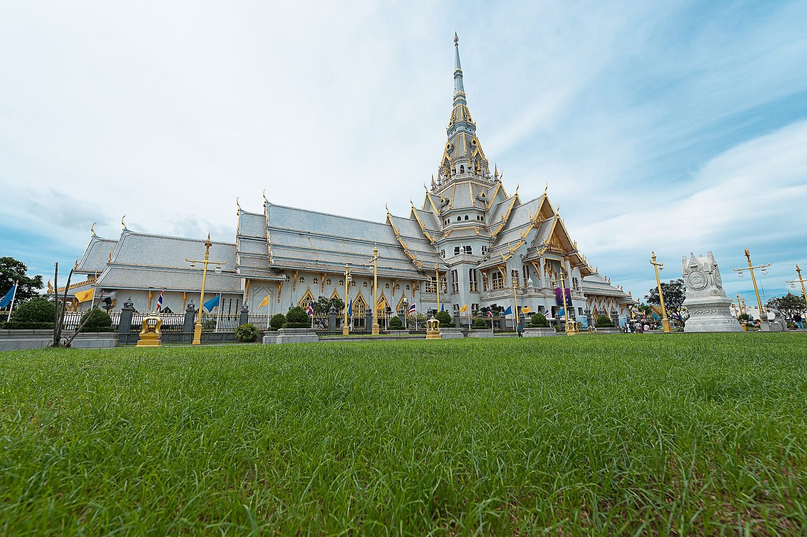 Chachoengsao: de witte tempel Wat Sothon Wararam Worawihan