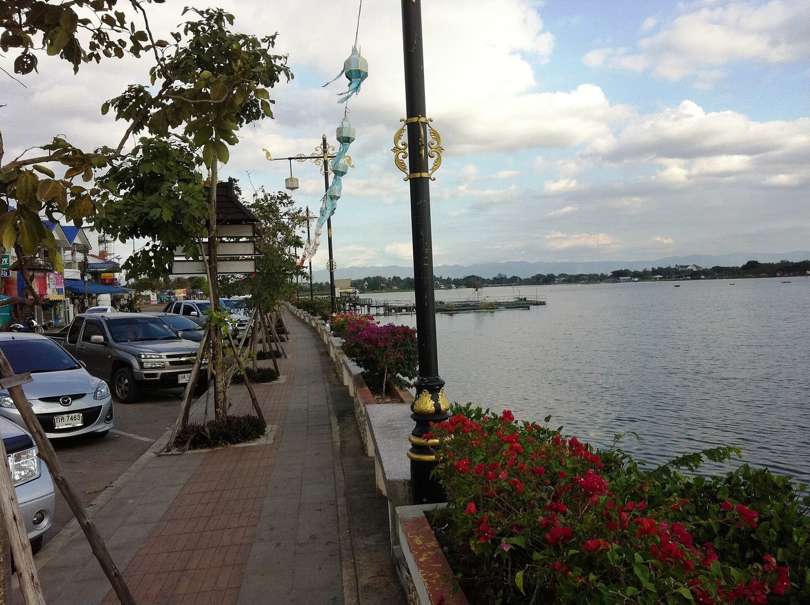 Phayao: de boulevard langs het meer van Phayao