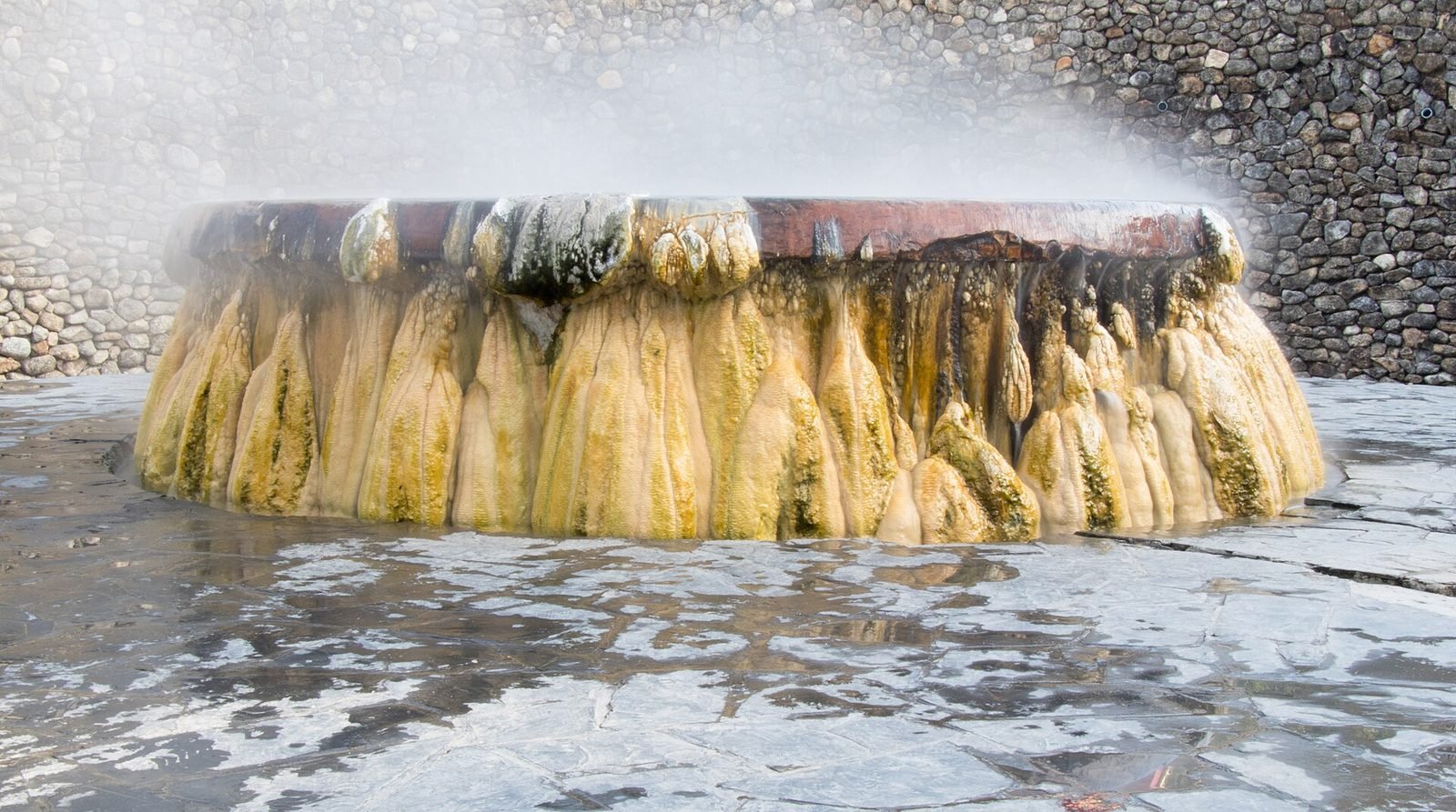 Ranong: de warmwaterbron in het Raksawarin-park in Ranong