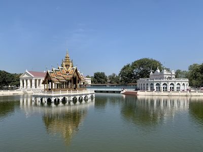 Bang Pa-In: het paviljoen Aisawan Thiphya-At in het meer van het Bang Pa-In-paleis