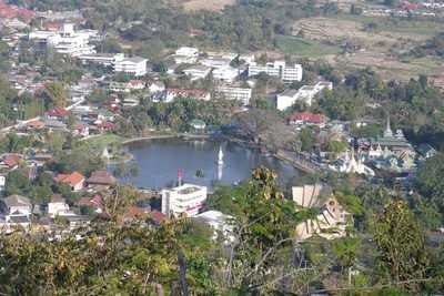 Mae Hong Son: luchtbeeld van Mae Hong Son met het meer
