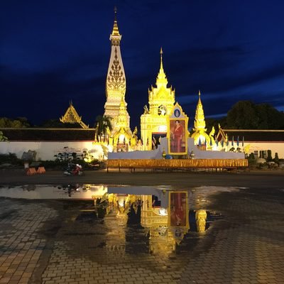 That Phanom: de verlichte Phra That Phanom in de avond